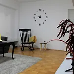 Golden Valley Apartment