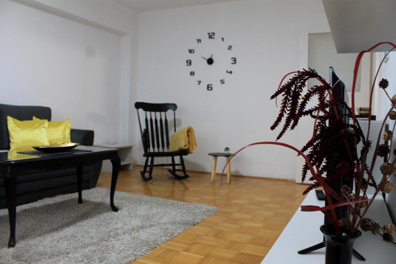 Golden Valley Apartment